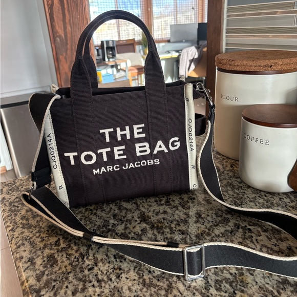 Marc Jacobs Handbags - Marc Jacobs Black and White Messenger Bag